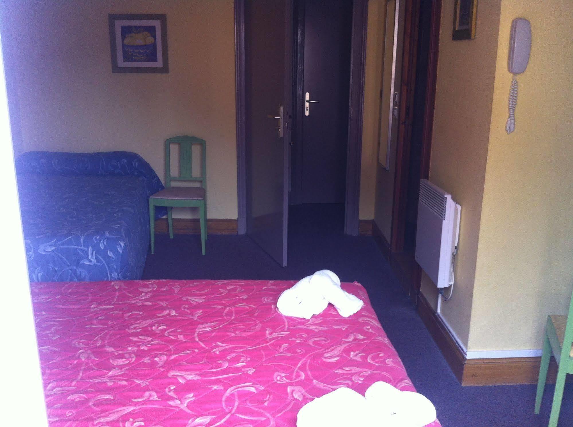 Hotel A La Croix De Malte لورد المظهر الخارجي الصورة