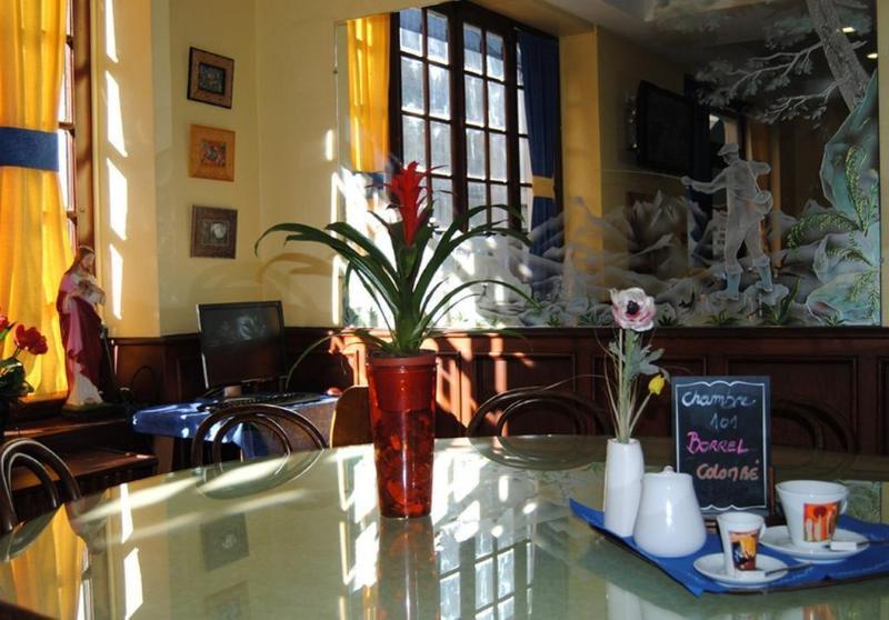 Hotel A La Croix De Malte لورد المظهر الخارجي الصورة